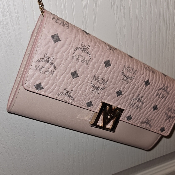 MCM Visetos Large Wallet on Chain - Picture 3 of 8